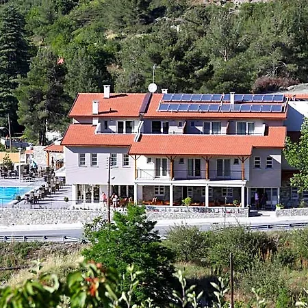 Livadia Kyperounta Otel *
