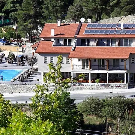 Livadia Kyperounta Otel *